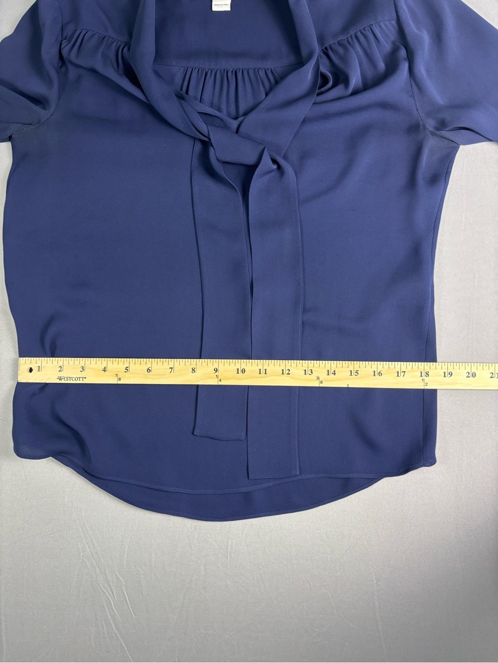 Diane Von Furstenberg 100% Silk Blouse Size 4 Navy Tie-Neck NWOT - Picture 11 of 15